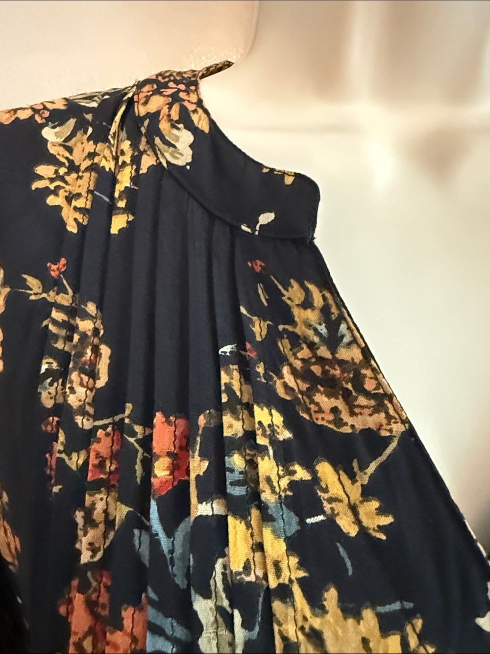 Coldwater Creek Navy Floral Pintuck Button Blouse - Picture 7 of 15